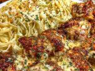 Creamy Garlic Butter Chicken & Linguine in Alfredo Sauce!