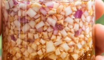 A mixture of ginger, garlic, onion and lemon: purify your body and lungs.